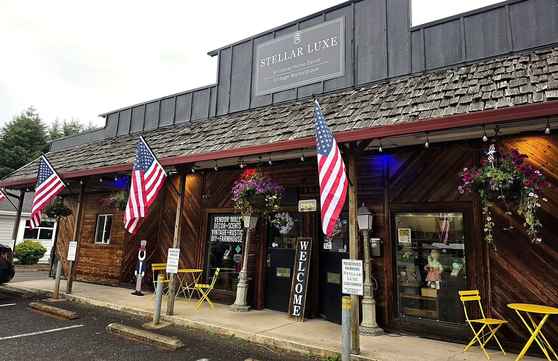 The bright Stellar Luxe storefront on Amboy Avenue in Yacolt, Washington